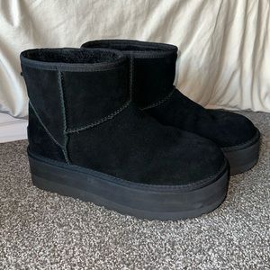 UGG Classic Mini Platform Boot Black W9